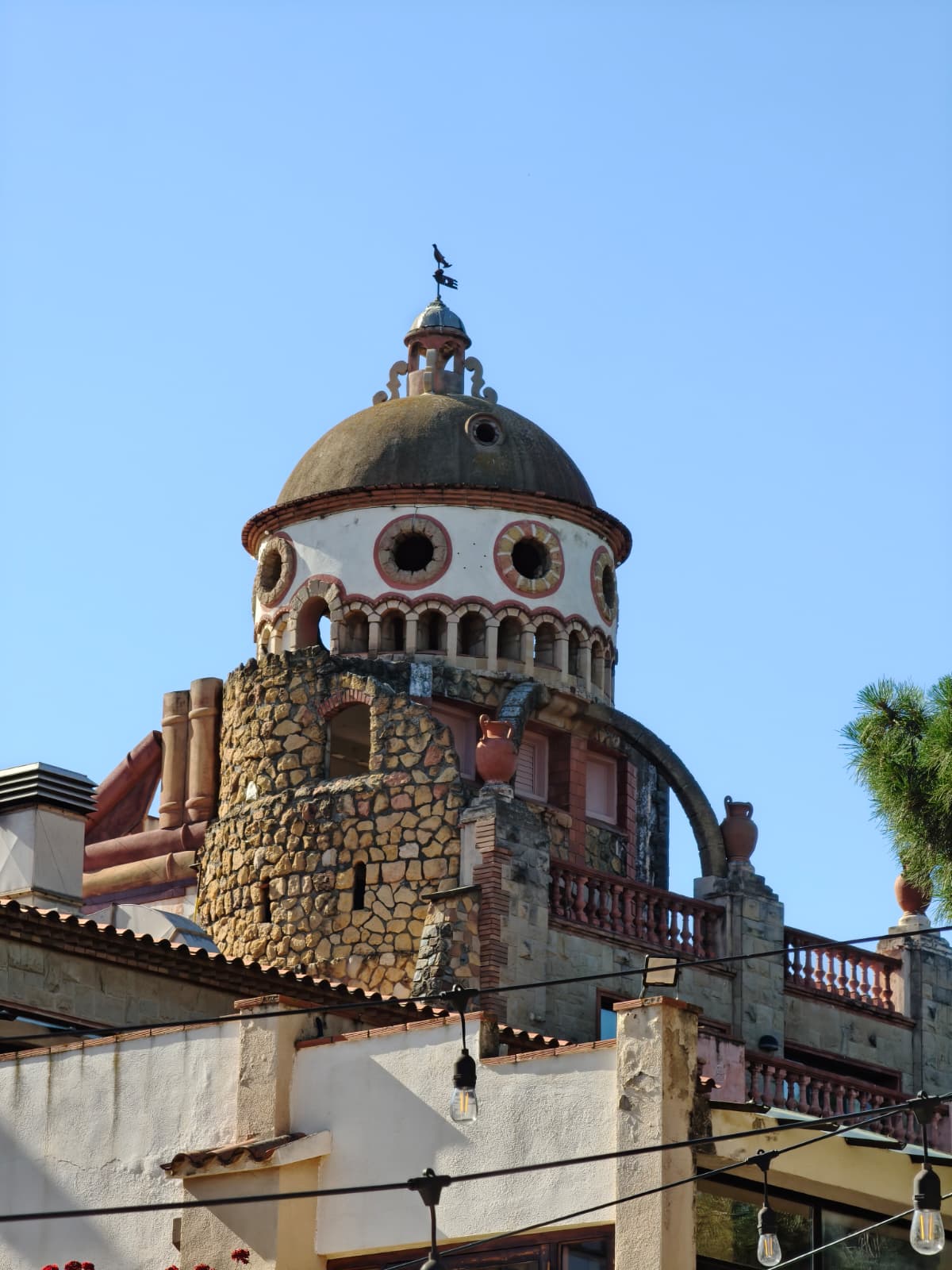 Torre emblemática del Hotel Termes de Montbrió