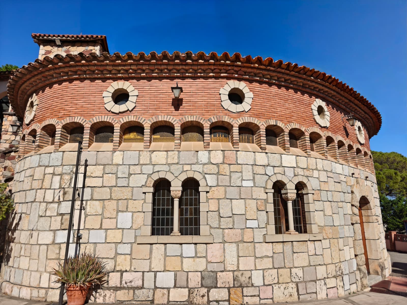 Edificio circular del Hotel Termes de Montbrió