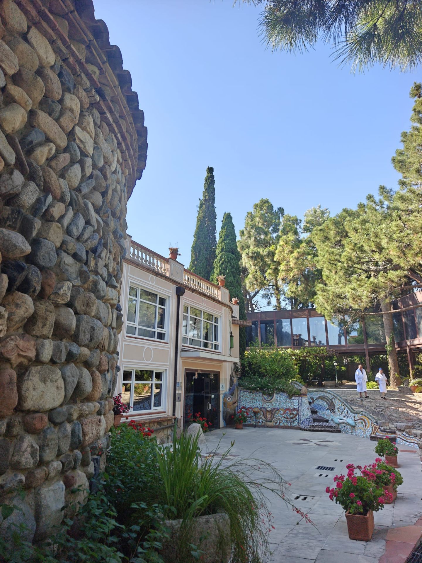 Entrada del balneario Termes de Montbrió